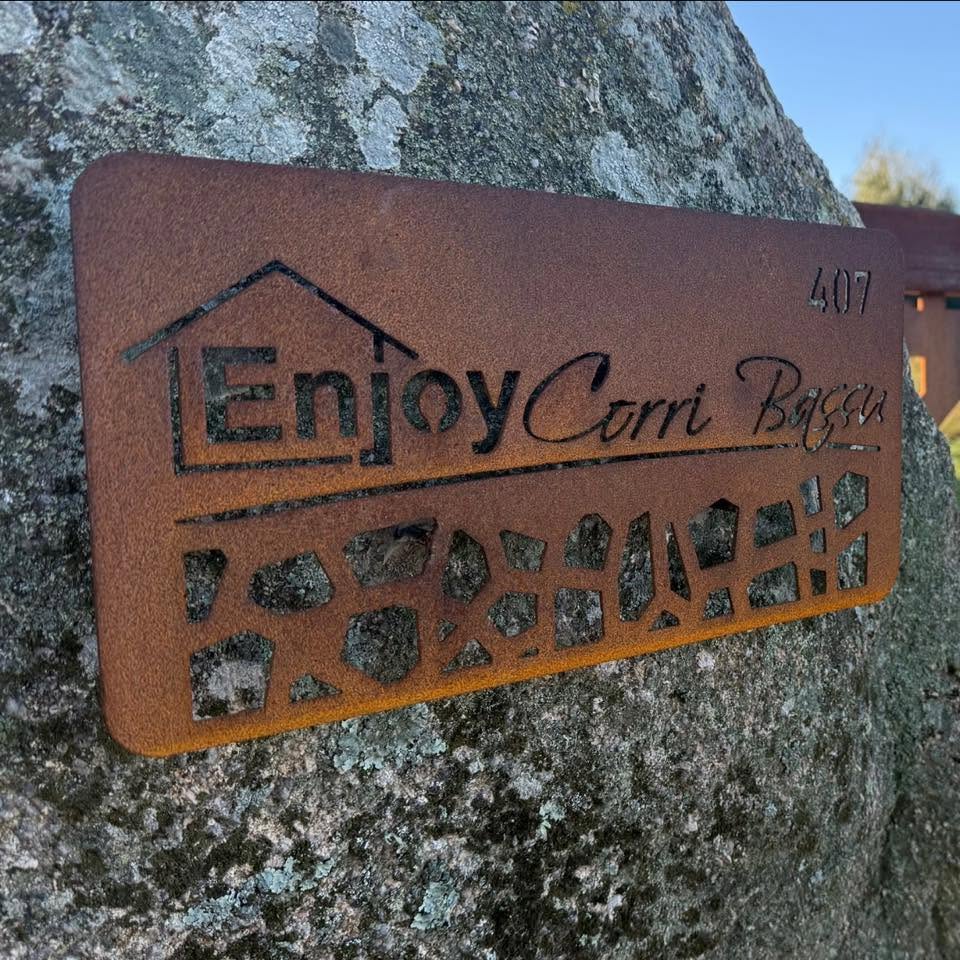 Insegna di Enjoy Corribassu